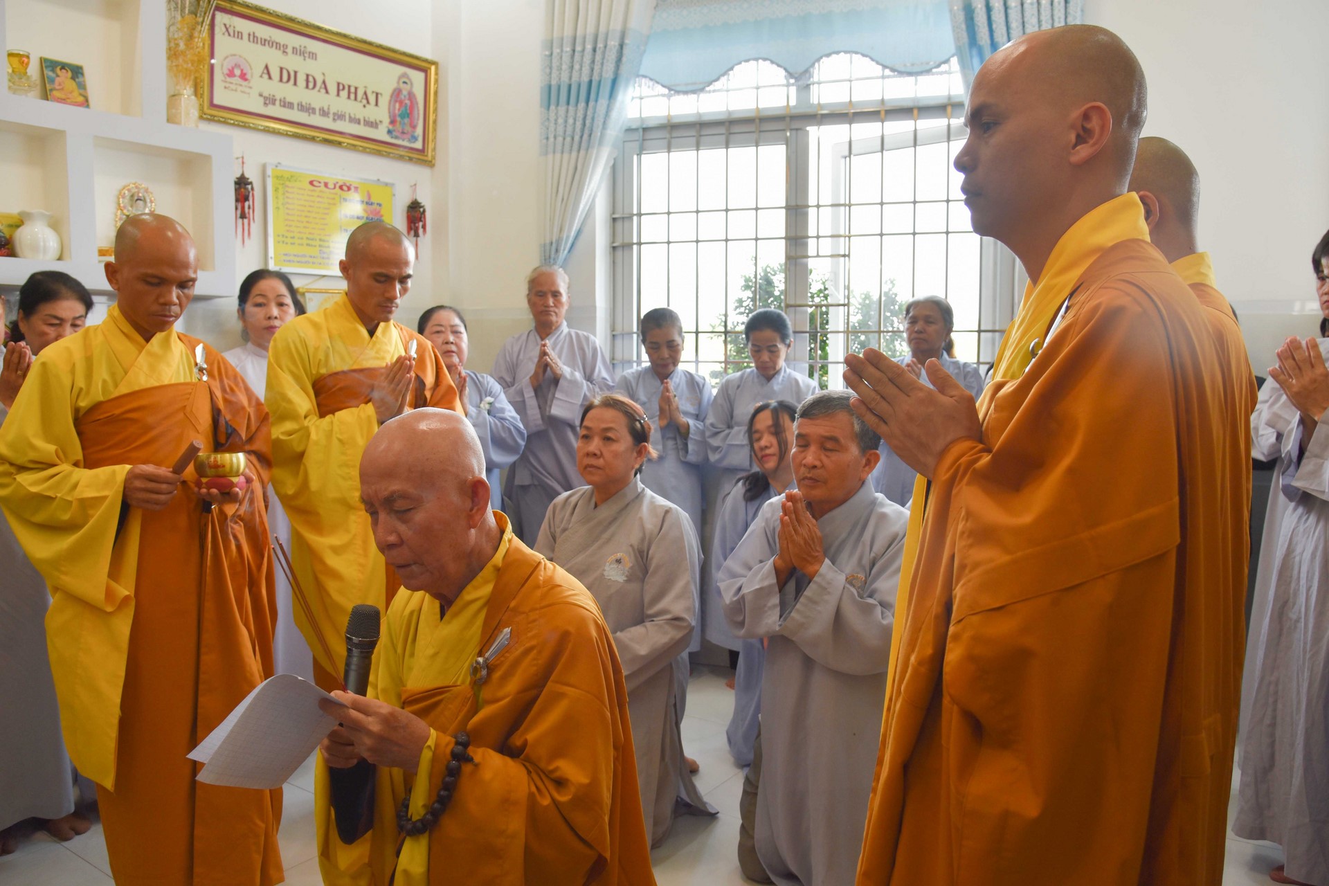 Chanting sutra, releasing creatures to pray for peace in Tan Thanh, Long An by the Charity Board